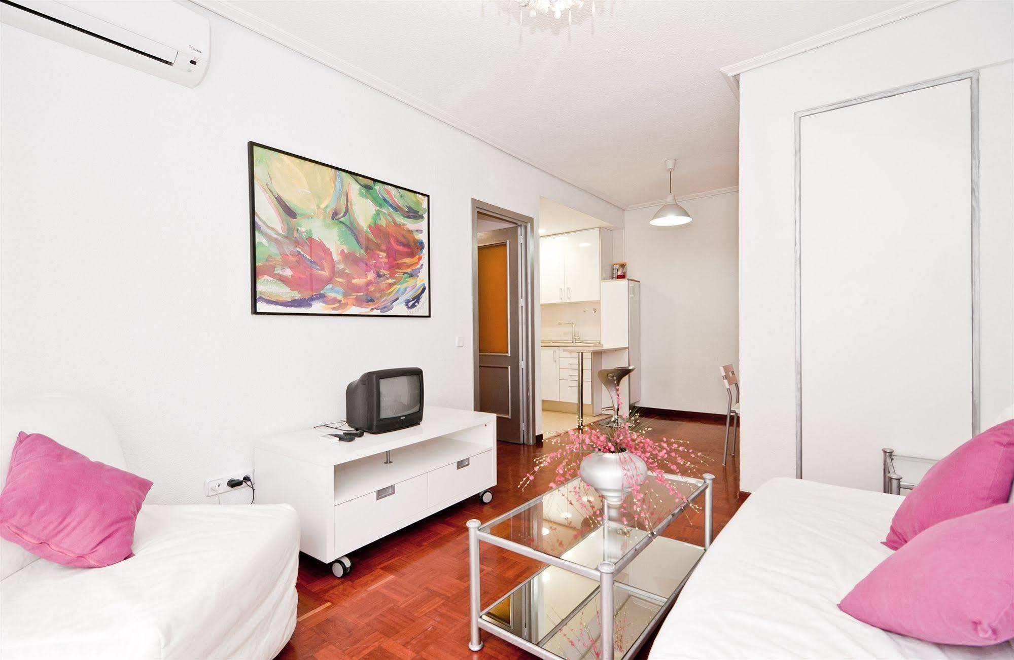 Apartamentos Aqui Me Quedo Madrid Eksteriør billede