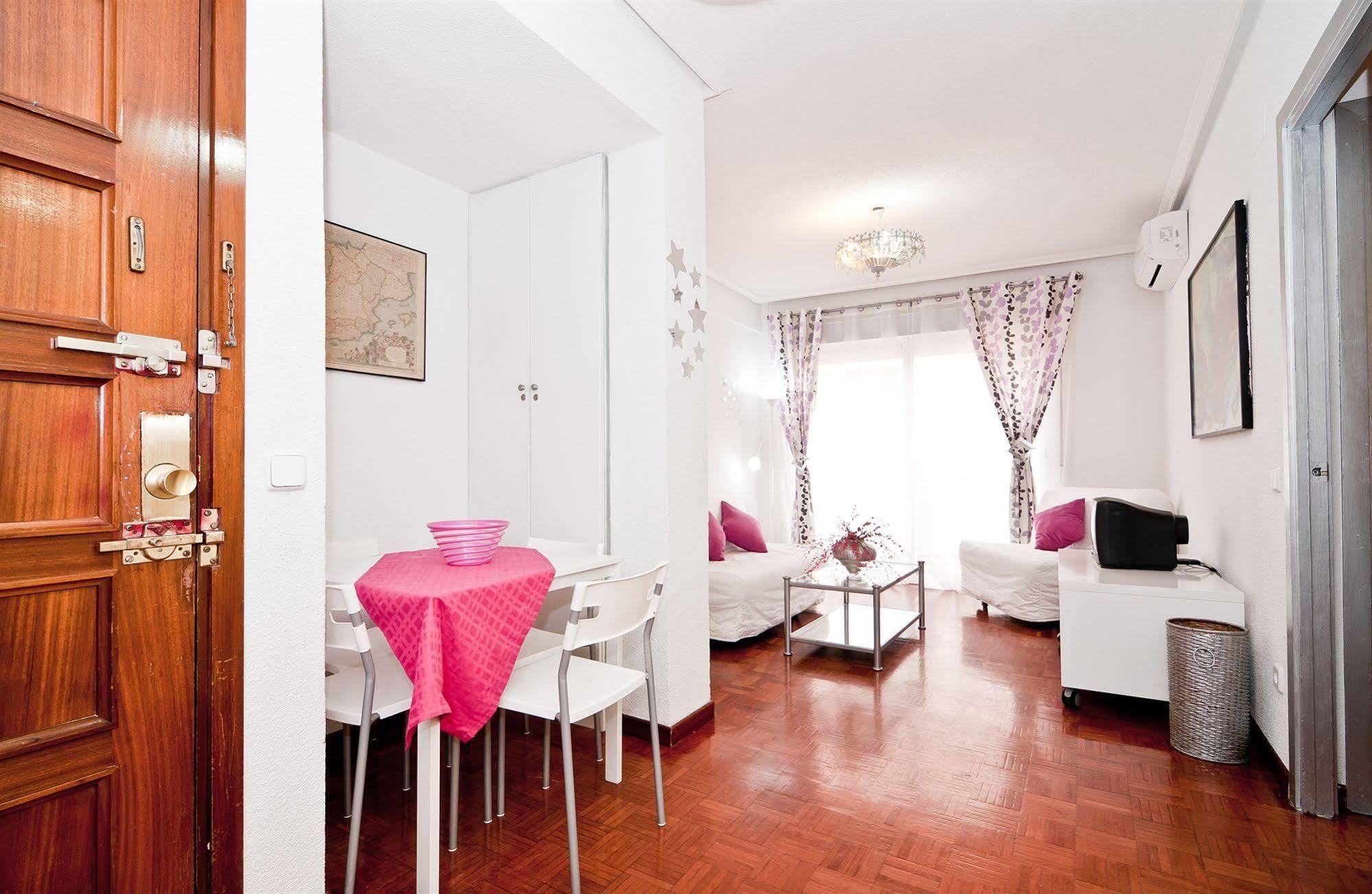 Apartamentos Aqui Me Quedo Madrid Eksteriør billede
