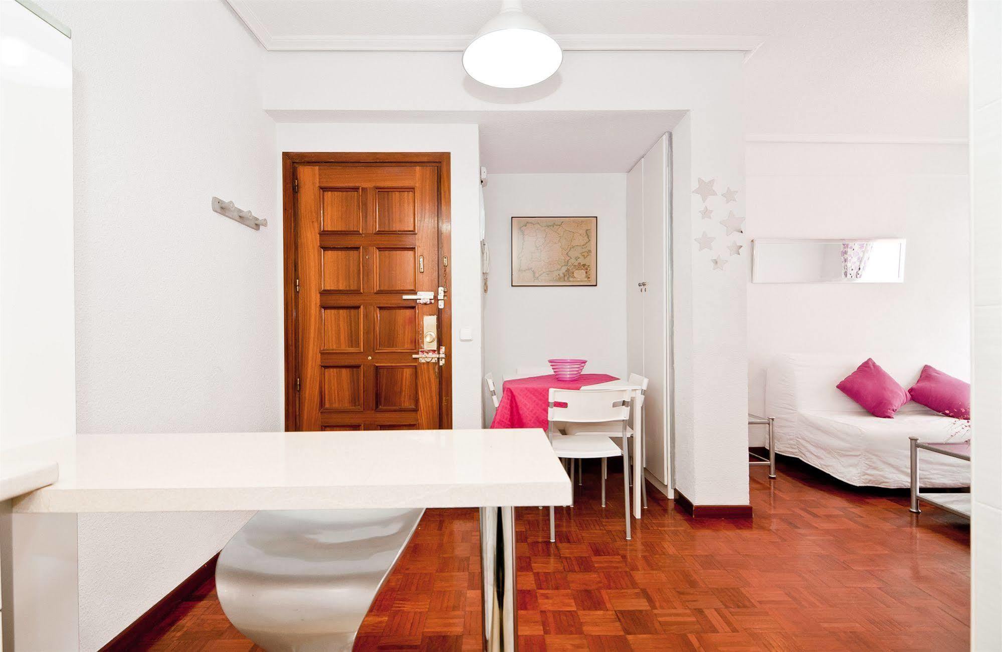 Apartamentos Aqui Me Quedo Madrid Eksteriør billede